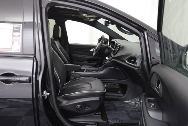 2023 Chrysler Pacifica Limited AWD