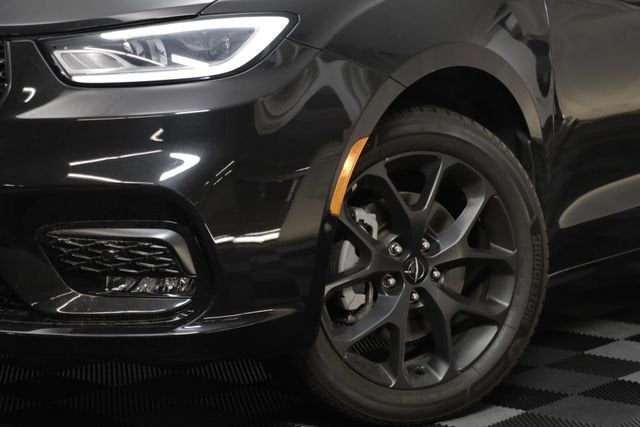2023 Chrysler Pacifica Limited AWD