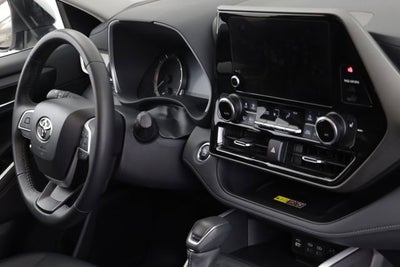 2025 Toyota Highlander XLE