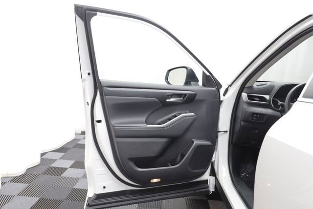 2025 Toyota Highlander XLE